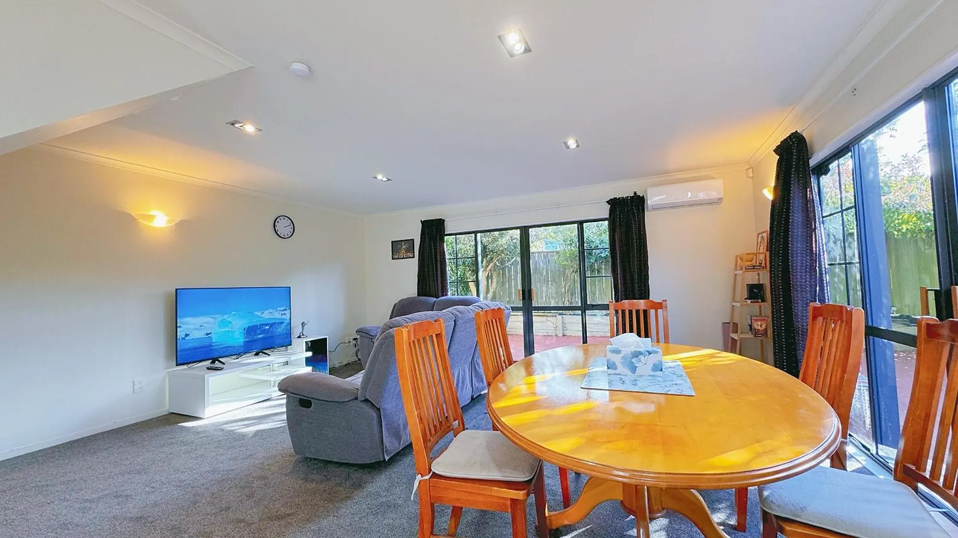Sunny Family Retreat & Comforts Villa Wellington New Zealand
