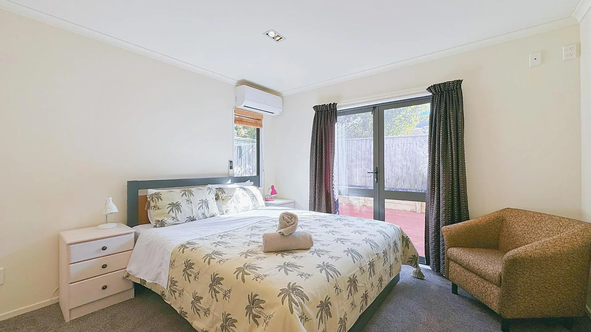 Sunny Family Retreat & Comforts Villa Wellington
