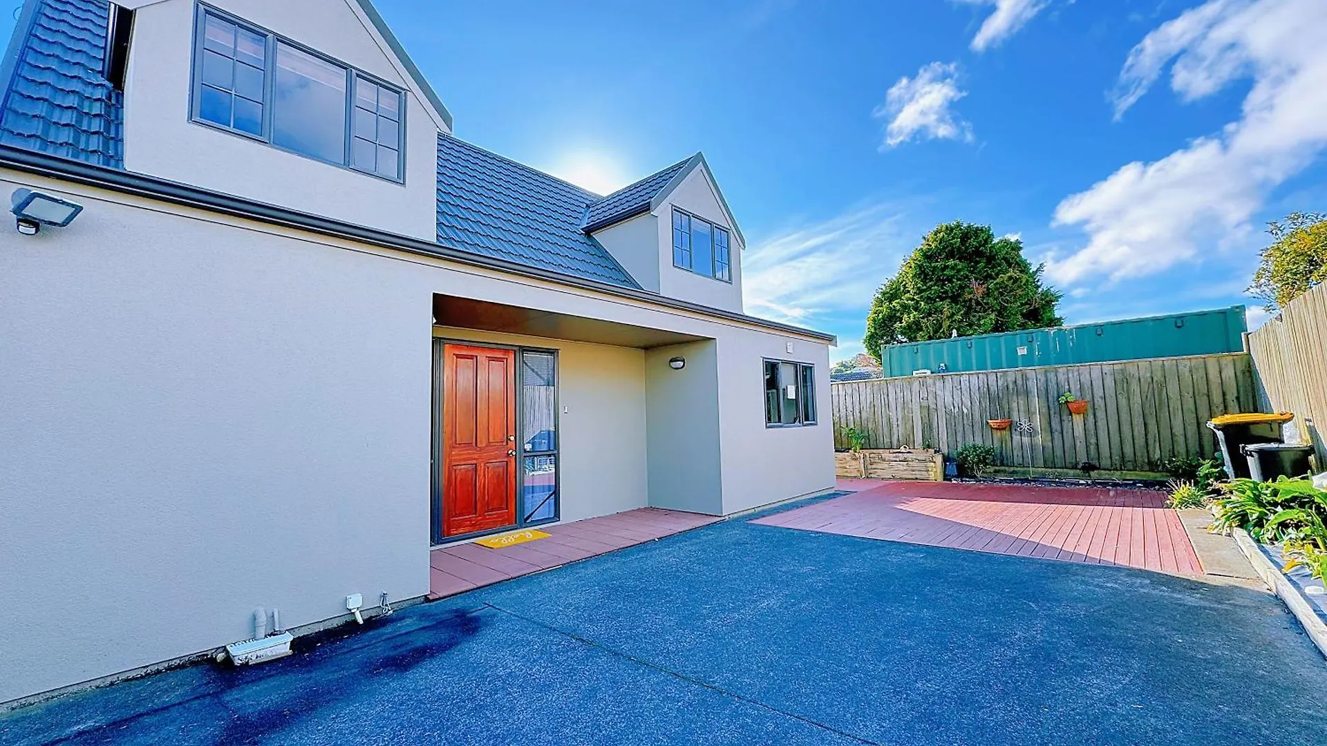 Sunny Family Retreat & Comforts location
